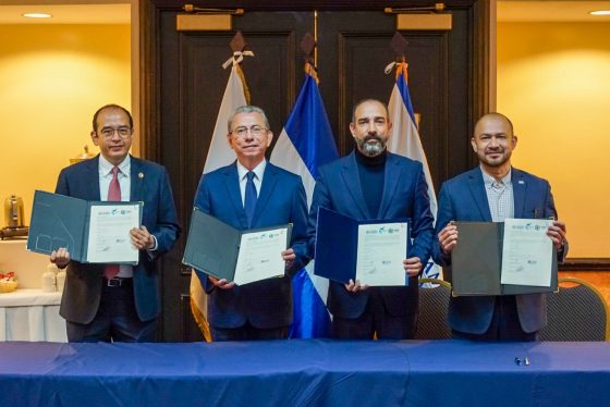 Firma de convenio con 23 universidades